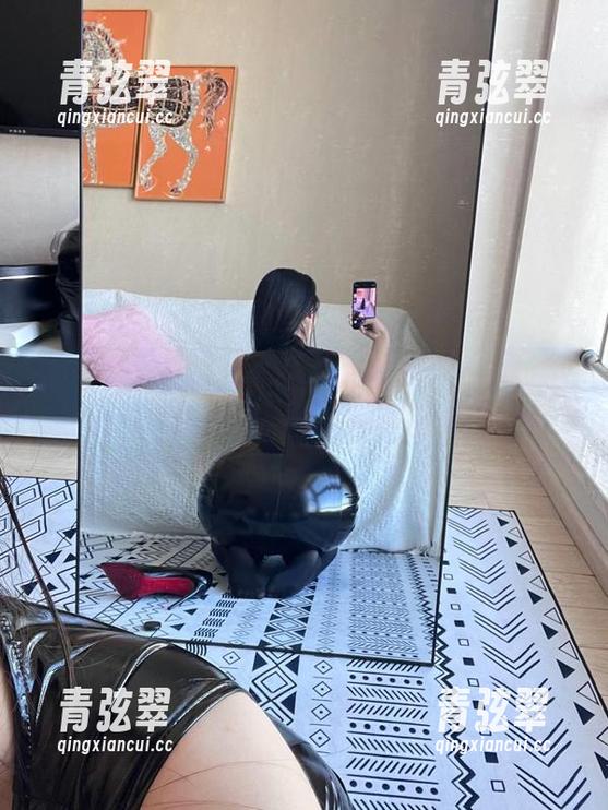 120斤的小王同学 微密圈 - 120斤的小王同学修女系列:原图和精选之中,究竟哪张更刺眼?
