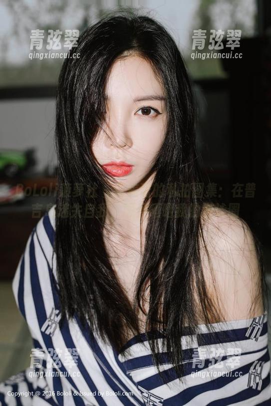 BoLoli菠萝社-夏美酱 BoLoli菠萝社 - 夏美酱的私拍图集:在普吉岛迷失自我,顺便晒晒我的游泳圈
