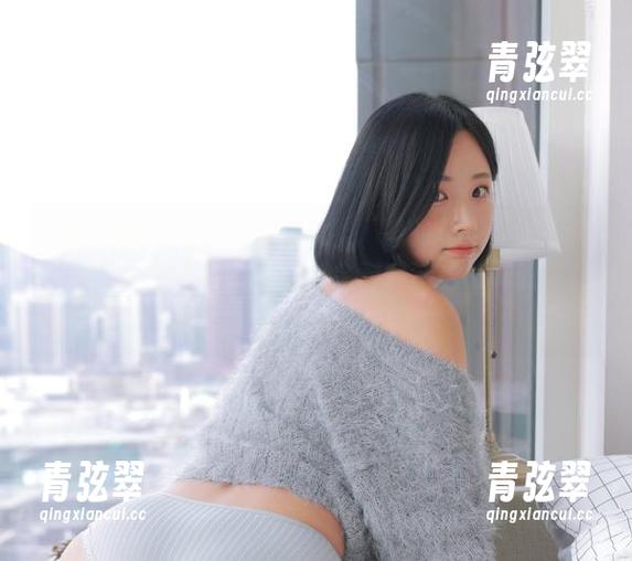 更新这么快！Habin夏彬(하빈)的《圣诞快乐》又让我猝不及防，不知道会对我造成怎样的视觉冲击呢？