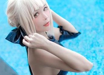 不怕被抢镜,Kitkat Cosplay的私拍丝袜美图,你有何感想?