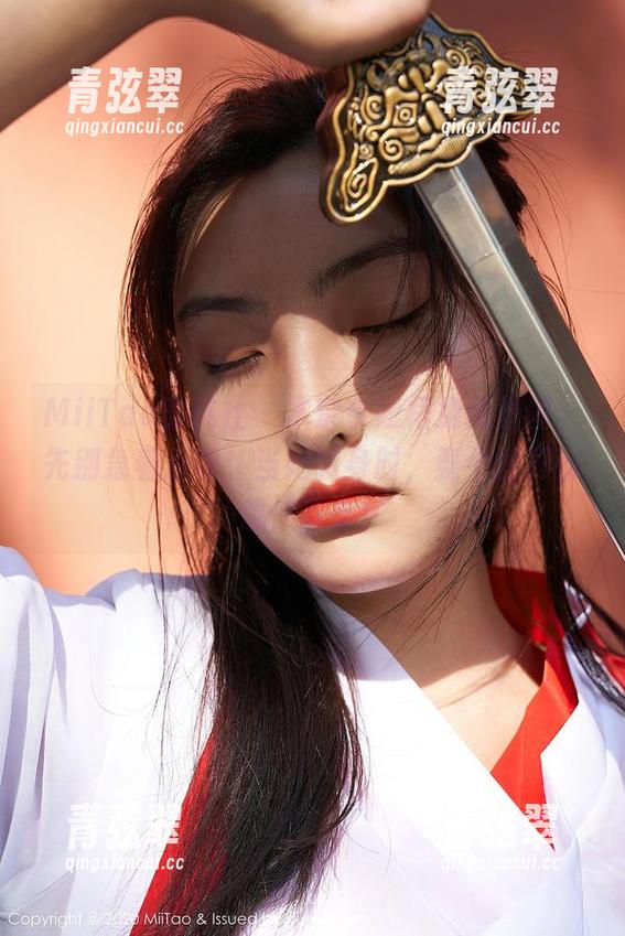 MiiTao蜜桃社 - 木奈奈短裙免费原图，先别急着点评，当她转身时，整个世界都想停下来！