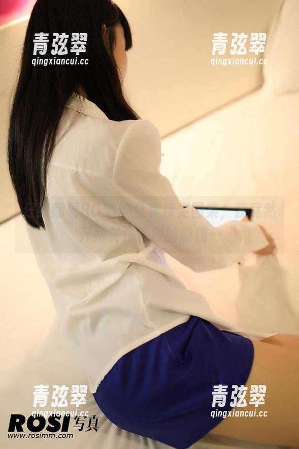 ROSI写真 仔细翻看ROSI的全套裸足图集,我竟然开始关注脚踝的曲线…