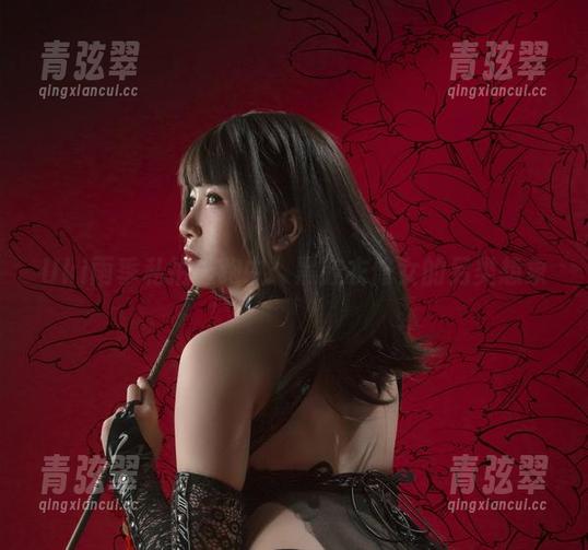 Uki雨季 Uki雨季私拍逃跑中:黑胶衣修女的另类想象