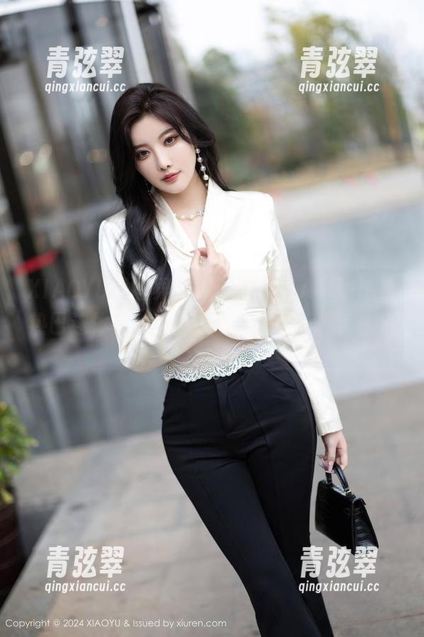 XIAOYU语画界-Angela小热巴 XIAOYU语画界 - 精选图片:Angela小热巴连体衣,身姿如水,只差一杯香槟了。