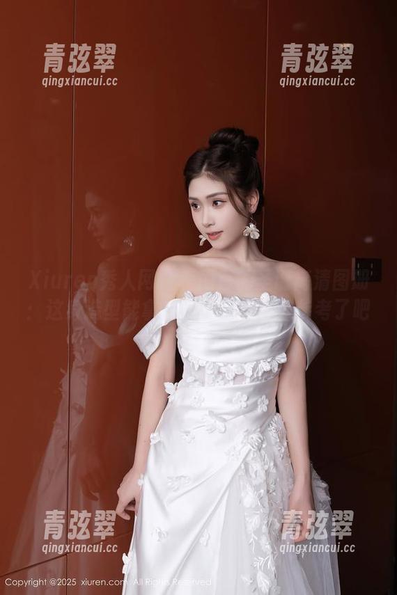 Xiuren秀人网-李丽莎 Xiuren秀人网 - 李丽莎的圣诞高清图册:这身造型能拿去给圣诞老人做参考了吧