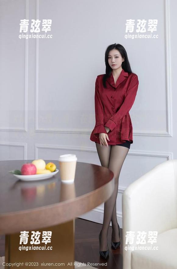 Xiuren秀人网-林文文 Xiuren秀人网 - 在职业装的环绕中,林文文教你如何打破常规,只有图库精选懂你!