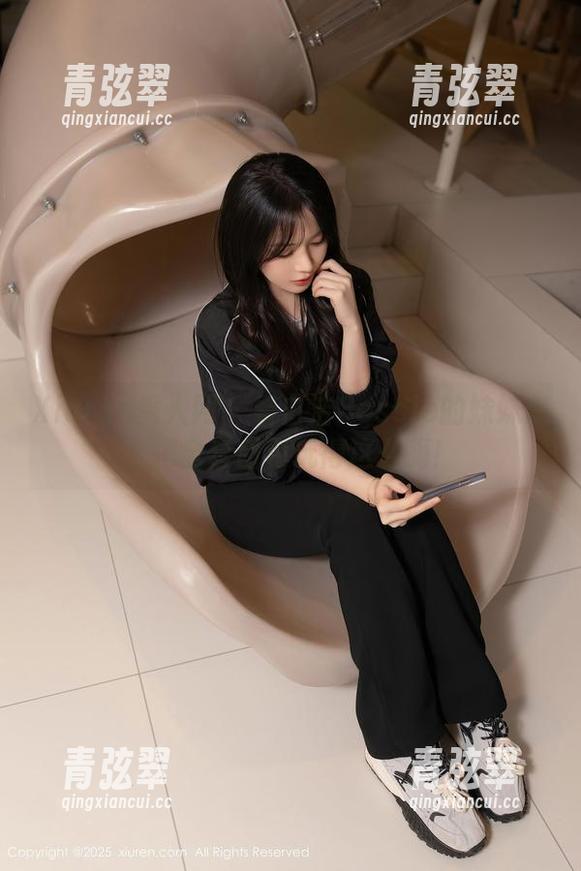 Xiuren秀人网-白洁Bessie Xiuren秀人网 - 看白洁Bessie的妹妹怎么把全套图包玩得这么嗨!