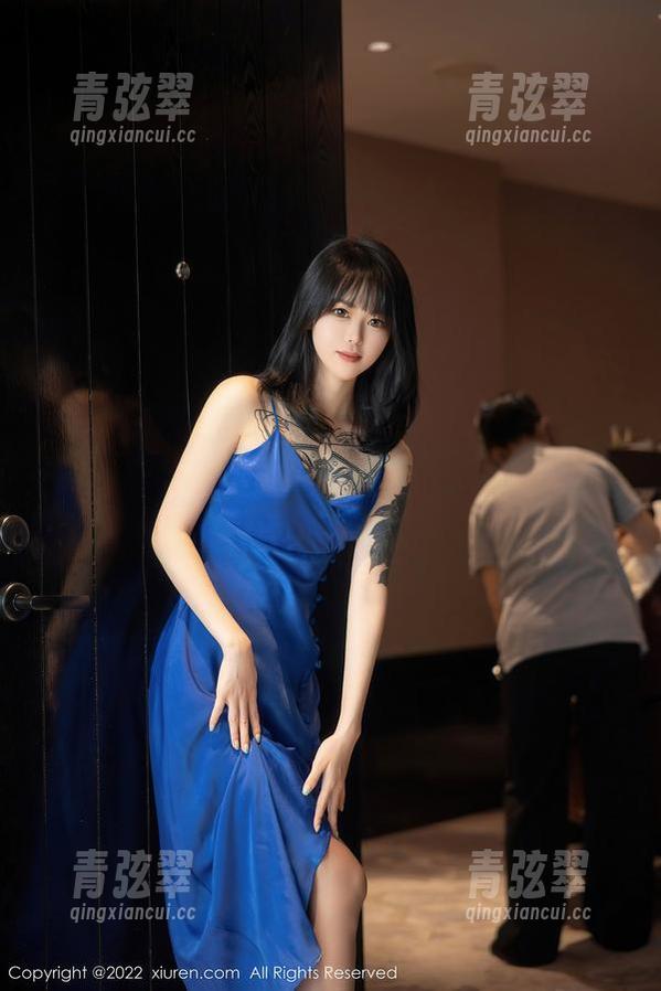 Xiuren秀人网-葛征Model Xiuren秀人网 - 葛征Model的职业装写真,明明是上班,却好像在约会。