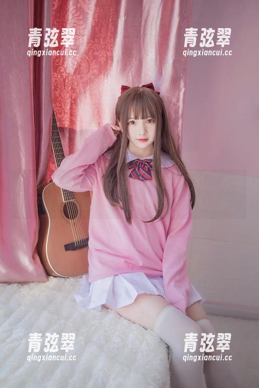 古川kagura 看着古川kagura的蕾姆睡衣作品,心中正在琢磨着她究竟几时才洗过这件睡衣。