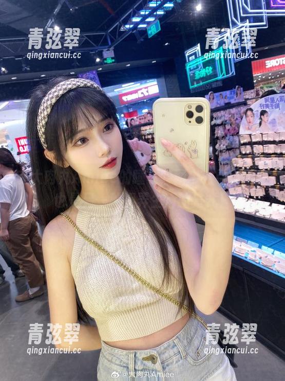 大肉丸Amiee 在大肉丸Amiee的睡衣套图中,寻章摘句也是另一种捉弄生活的方式!