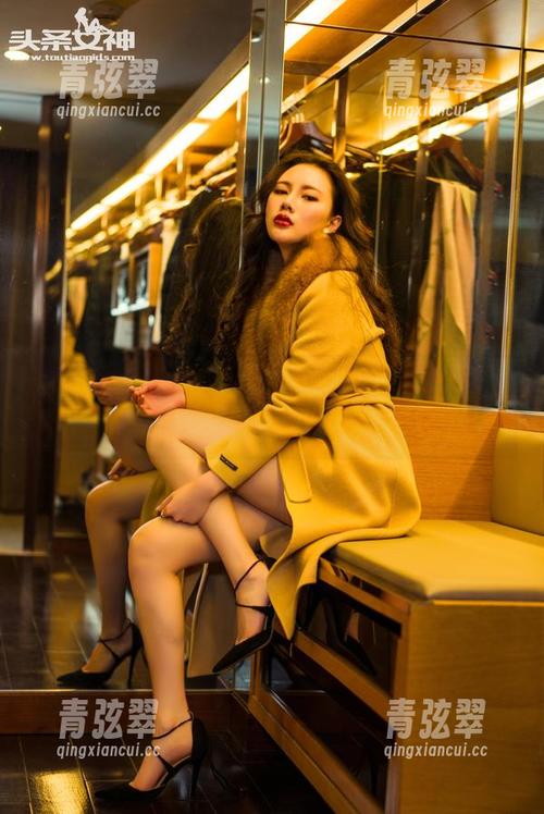 头条女神-莫小希 头条女神 - 一组美到窒息的截图:莫小希的女孩作品,快来下载!
