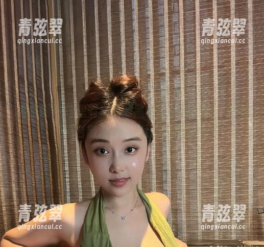 奶雯 微密圈 - 这里有奶雯的黑色比基尼图包,小心“后台随便都能走红”的魔力!