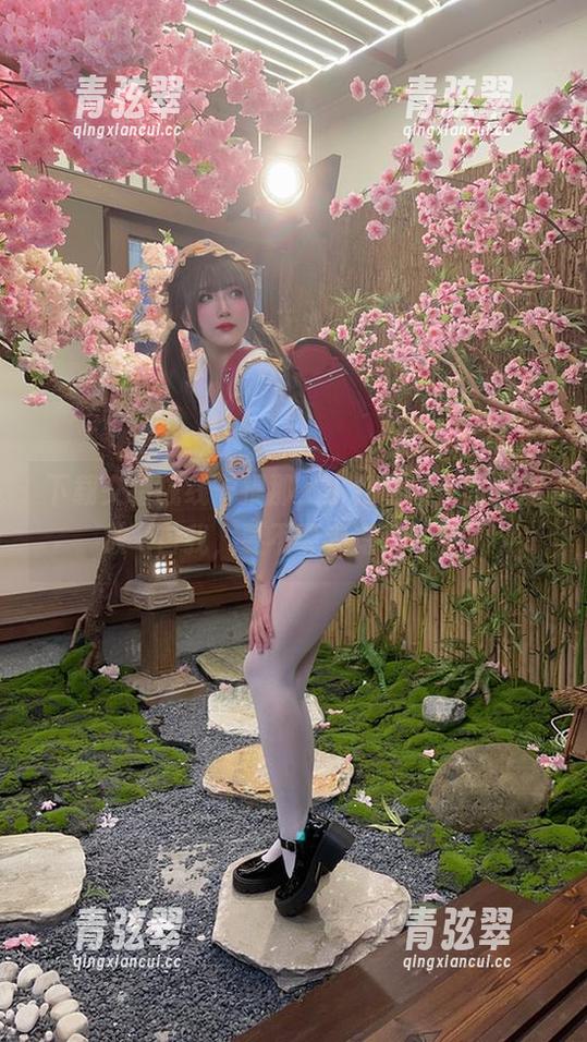 小和甜酒 下载交错战线卡提那,小和甜酒在图包里放飞自我,要不要考虑来一波?