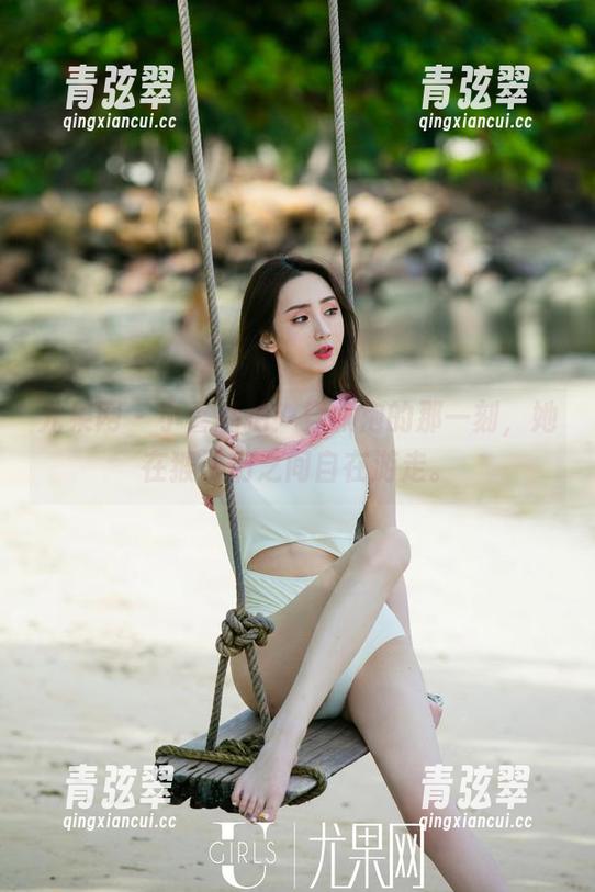 尤果网-小喜 尤果网 - 小喜私拍:穿旗袍的那一刻,她在猴子们之间自在游走。