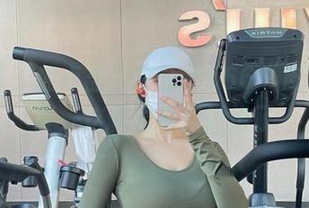 微密圈 - 加点盐！左公子666“皮带”写真，这调调也是没谁了