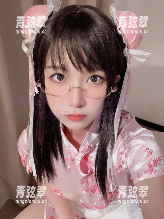 刚刚翻到布丁大法的图包，胶皮猫女的姿态来得真不是一般的俏皮