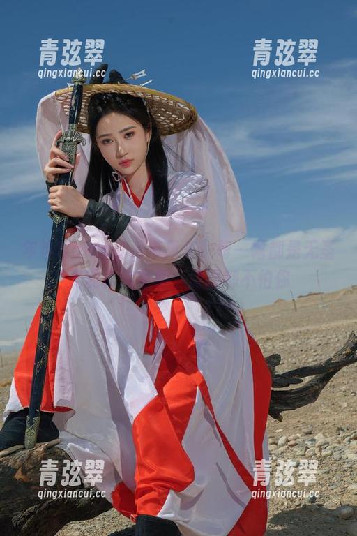 年年Nnian 年年Nnian的吊带风光,每一幅都是无圣光的真实写照,原图都不怕你