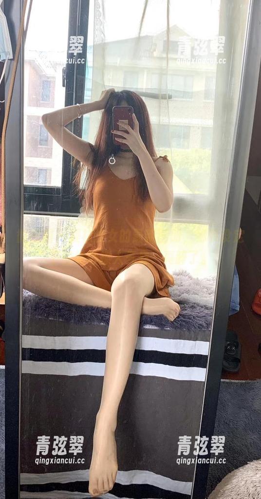 提袜少女 微密圈 - 提袜少女的最新图册,秘书设定下的微妙撩人气息,真醉了。