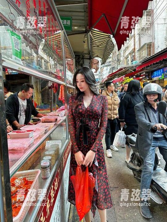 是小逗逗 微密圈 - 看是小逗逗的礼服写真,美图里的每一个角度都像在开会讨论“今天要多撩人”。