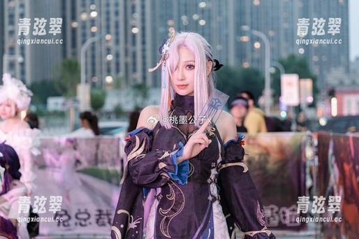还是桃墨公子的私拍原图好，一双美脚，光看就让人心痒痒。