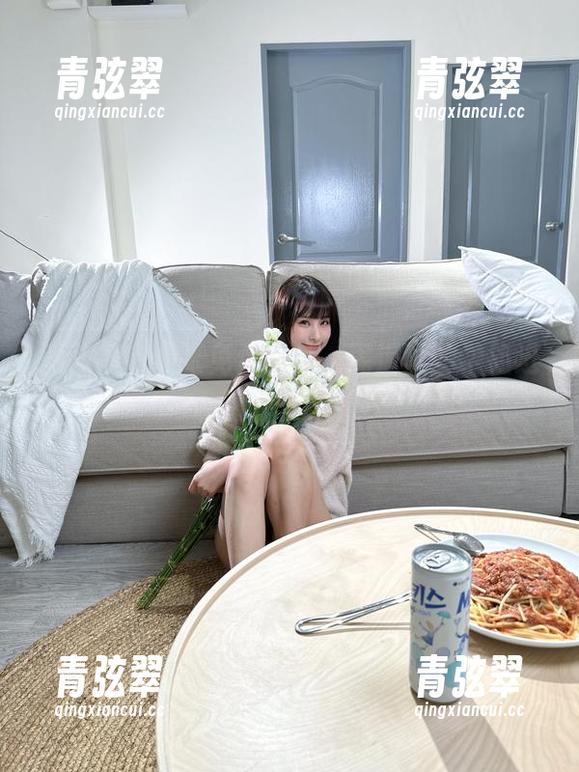 泥泥汝 一秒看完十张免费照片,泥泥汝的学姐进化了?