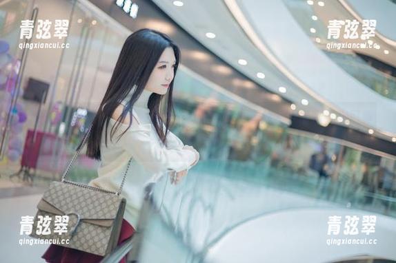 源纱希喵喵喵 好吧,我承认,复古棚子是个资源宝库,源纱希喵喵喵,你可真会挑选地点。