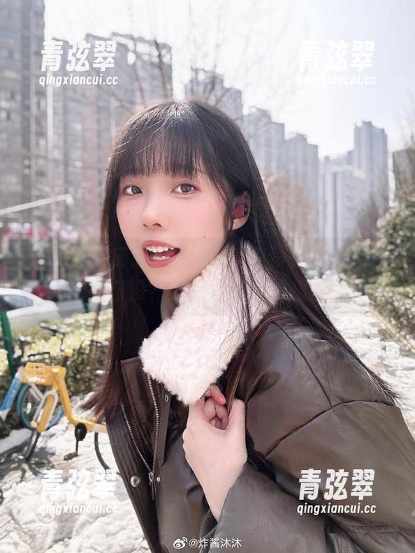 炸酱沐沐 当镂空变成了炸酱沐沐的独特标记,你进图库瞧过没?分享一下你的想法吧。