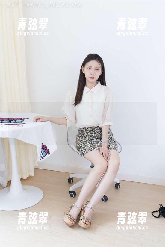 物恋传媒-小晴天 物恋传媒 - 你有没有想过?小晴天和猫系女友之间的微妙关系——快看她的写真图包!