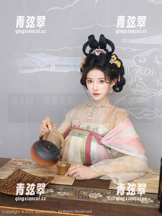 秀人网-小九月 秀人网 - 高清洗礼:小九月的棉袜就像被春风撩拨过