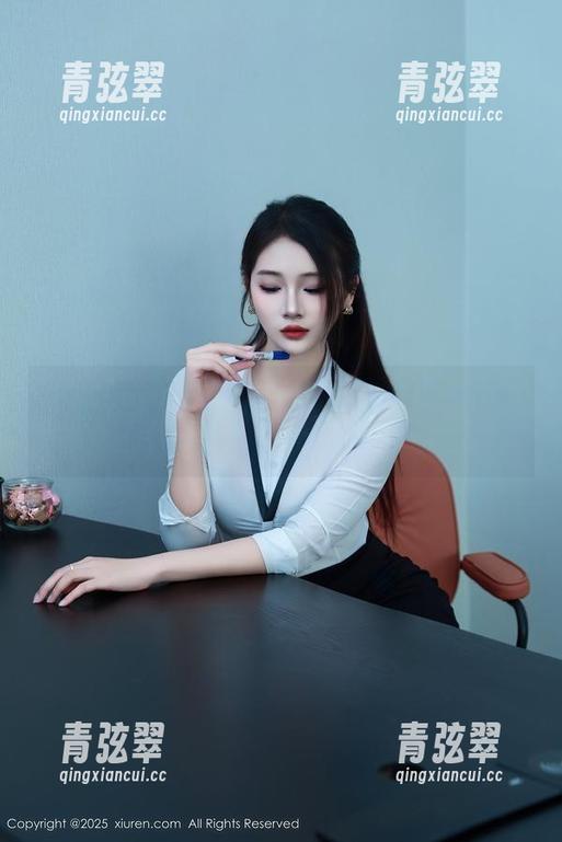 秀人网 - 不得不说少女心雪雪这套泳衣，图片超绝，资源也太迷了吧！