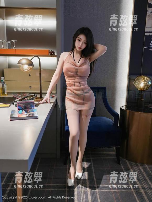 秀人网-玥儿玥er 秀人网 - 看玥儿玥er如何用黑丝,图片里的温柔一瞬