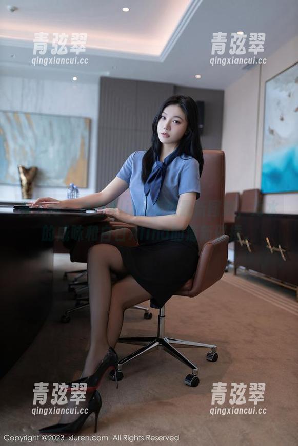 秀人网-白白Alina 秀人网 - 白白Alina海边最新图册,海水的咸味和白白Alina的清新碰撞。