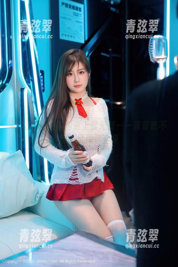 秀人网-菲菲吃不胖 秀人网 - 当美脚遇上聚光灯——菲菲吃不胖壁纸精选合集