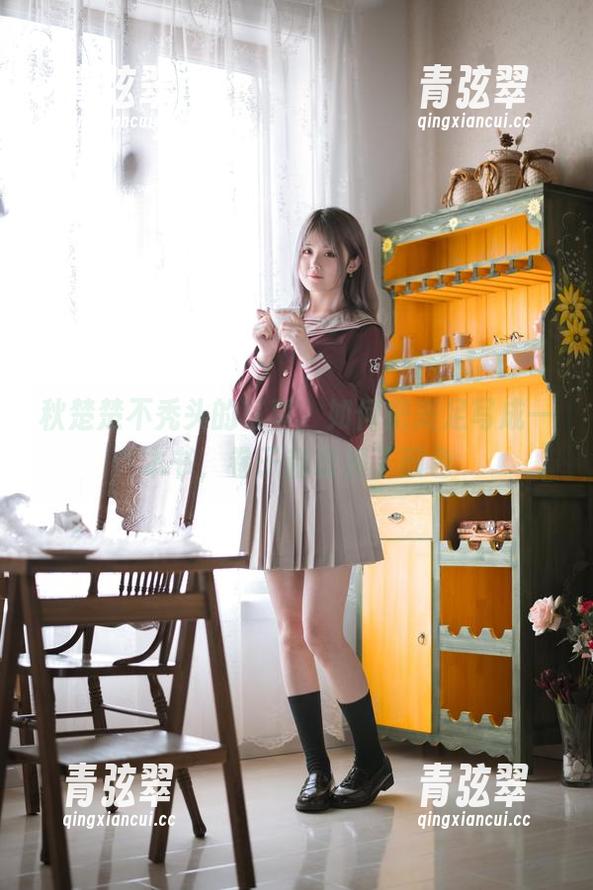 秋楚楚不秃头 秋楚楚不秃头的写真,如何把美足写成一本书,卷子都堆满了颜色