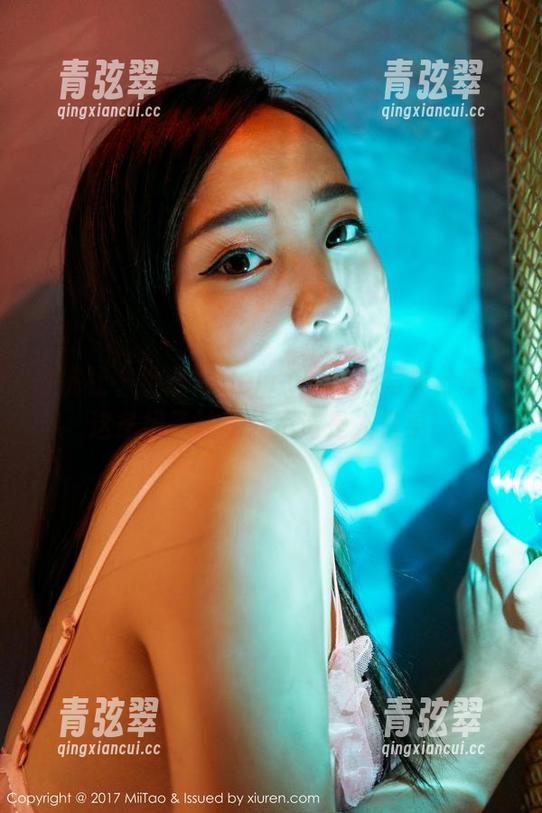 蜜桃社 - 小草莓Berry的旗袍写真分享：这条裙子让我分不清是人是果！