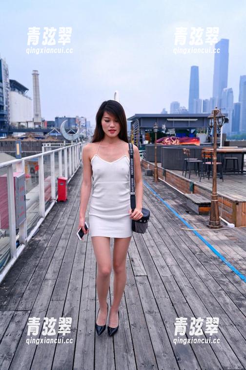 魔镜街拍-婷婷 魔镜街拍 - 婷婷的私房美图,白色吊带与黑丝的碰撞,别说,绝对值得多看几眼