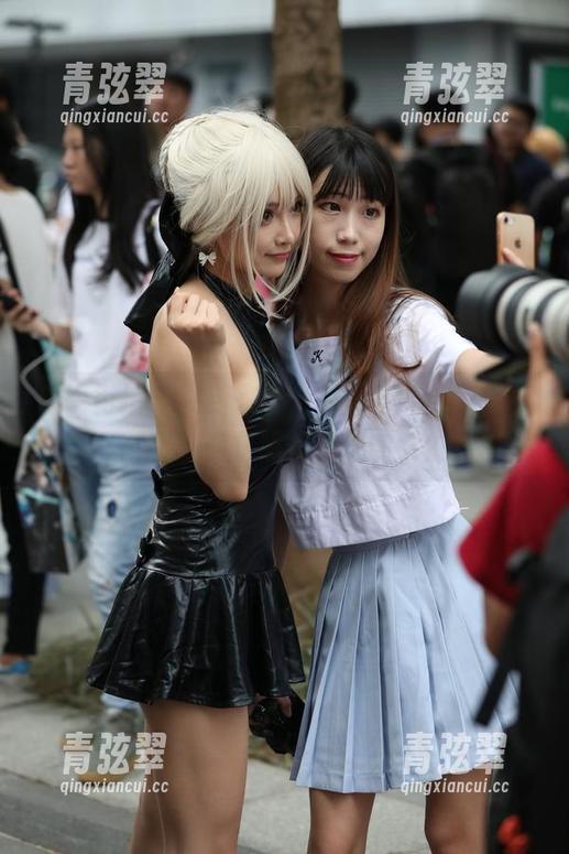 魔镜街拍-艾小青 魔镜街拍 - 更新来了,艾小青的红裙写真怎么越看越像是明信片里的女主角?