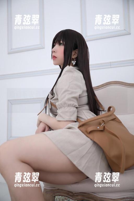 鹿野希 哪款毛衣最显瘦?鹿野希私拍里的沉思时刻~